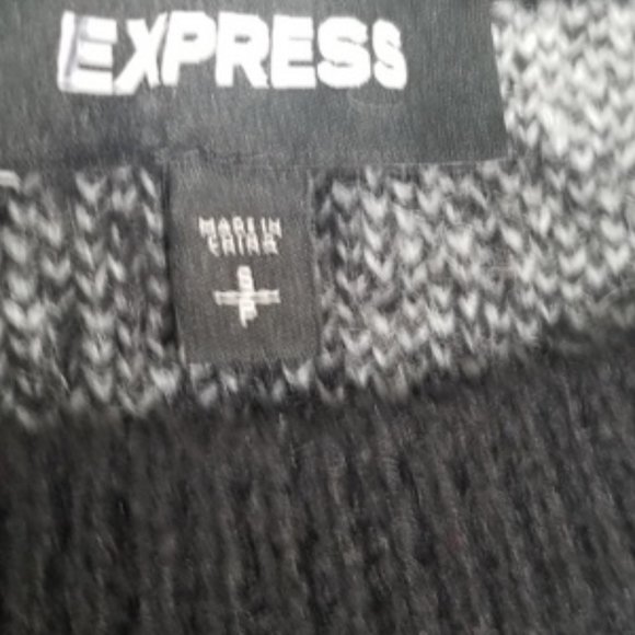 EXPRESS Black White Long Sleeve Aztec Patterned Sweater - Picture 2 of 7